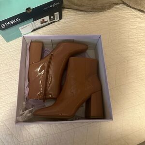 Women’s Size 8 Heeled Leather Boot